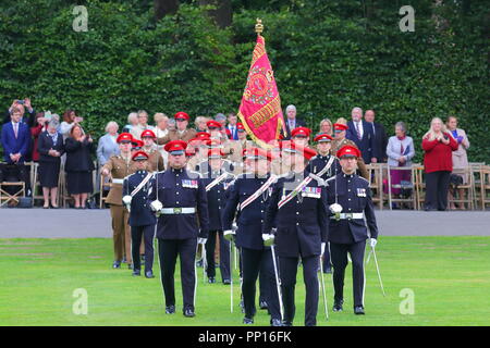 Bramham Park, Großbritannien. 22 Sep, 2018. Seine königliche Hoheit Prinz von Wales Besuch in Bramham Park eine Weihe Service zu besuchen und die Königinnen, die eigenen Yeomanry mit einem neuen Guidon zu präsentieren. Credit: Yorkshire Pics/Alamy leben Nachrichten Stockfoto