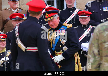 Bramham Park, Großbritannien. 22 Sep, 2018. Seine königliche Hoheit Prinz von Wales Besuch in Bramham Park eine Weihe Service zu besuchen und die Königinnen, die eigenen Yeomanry mit einem neuen Guidon zu präsentieren. Credit: Yorkshire Pics/Alamy leben Nachrichten Stockfoto