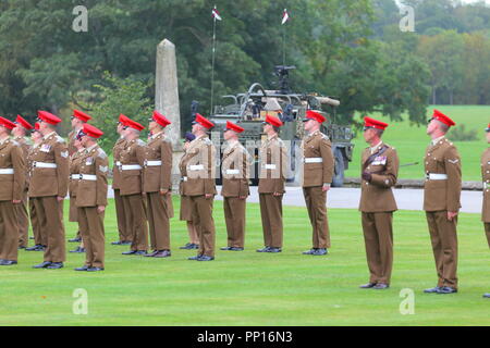 Bramham Park, Großbritannien. 22 Sep, 2018. Seine königliche Hoheit Prinz von Wales Besuch in Bramham Park eine Weihe Service zu besuchen und die Königinnen, die eigenen Yeomanry mit einem neuen Guidon zu präsentieren. Credit: Yorkshire Pics/Alamy leben Nachrichten Stockfoto