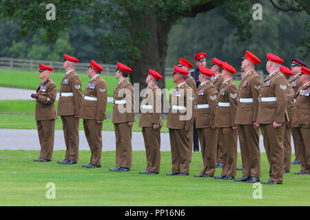 Bramham Park, Großbritannien. 22 Sep, 2018. Seine königliche Hoheit Prinz von Wales Besuch in Bramham Park eine Weihe Service zu besuchen und die Königinnen, die eigenen Yeomanry mit einem neuen Guidon zu präsentieren. Credit: Yorkshire Pics/Alamy leben Nachrichten Stockfoto