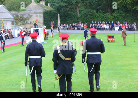 Bramham Park, Großbritannien. 22 Sep, 2018. Seine königliche Hoheit Prinz von Wales Besuch in Bramham Park eine Weihe Service zu besuchen und die Königinnen, die eigenen Yeomanry mit einem neuen Guidon zu präsentieren. Credit: Yorkshire Pics/Alamy leben Nachrichten Stockfoto