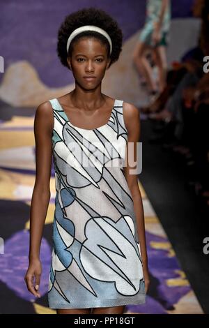 Mailand, Italien. 23 Sep, 2018. Mailand Fashion Week Mode Frau Frühling Sommer 2019. Laura Biagiotti Fashion Show im Foto: Modell Credit: Unabhängige Fotoagentur/Alamy leben Nachrichten Stockfoto