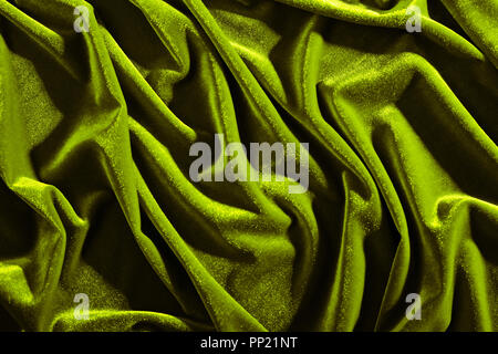 Olive Farbe velvet Textil für Hintergrund oder Textur, zerknittert und Schatten Stockfoto