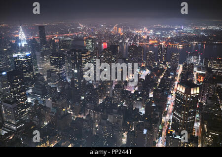 Antenne Nacht Sicht des New York City, USA. Stockfoto