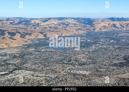 San Francisco Bay Area: Fremont Stadt und der steinbruch Lakes Regional Recreation Area, östlich der Bucht Stockfoto