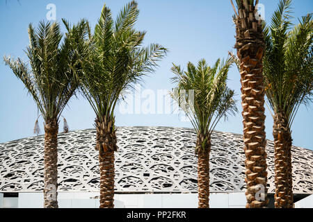 Außenansicht des Louvre Abu Dhabi auf Saadiyat Island Cultural District in Abu Dhabi, VAE. Architekt Jean Nouvel Stockfoto