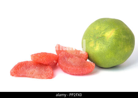 Red pomelo Zellstoff Obst auf weißem Hintergrund Stockfoto
