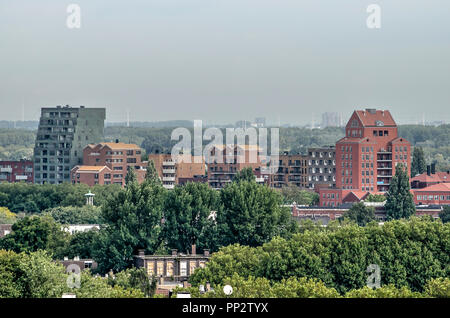 Rotterdam, Niederlande, 8. September 2018: Luftaufnahme der letzten Wohnsiedlungen in post-modernen Stil in der Nähe von Nieuw Crooswijk Stockfoto