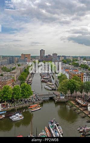 Rotterdam, Niederlande, 8. September 2018: Luftaufnahme von zwei alten Hafenbecken: Der alte Hafen und Haringvliet, jetzt von Yachten eingesetzt und historischen Stockfoto