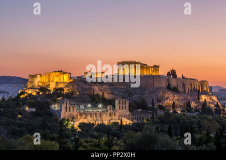 Die Akropolis in Athen bei Sonnenaufgang, vom Hügel der Musen gesehen Stockfoto