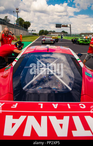 Vallelunga, Rom, Italien, 8. September 2018, Ferrari touring Racing Car An Startaufstellung hinten Hohe Betrachtungswinkel Stockfoto