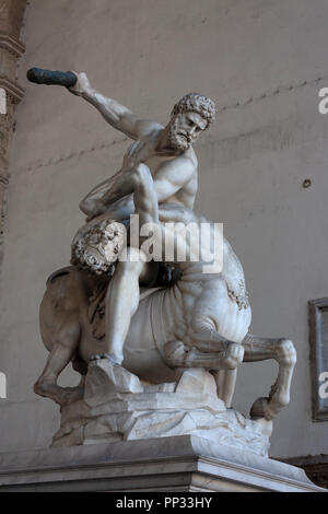 Hercules und Nessus Statue, die Loggia dei Lanzi, Florenz, Italien Stockfoto