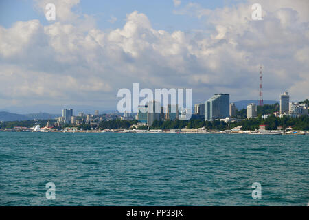 Blick auf die Stadt aus einem Meer Seite in Sotschi, Russland Stockfoto