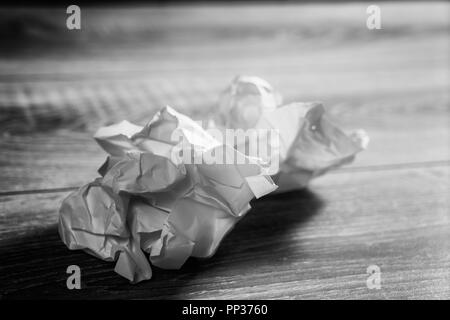 Zerknitterte weißen Blatt Papier Stockfoto