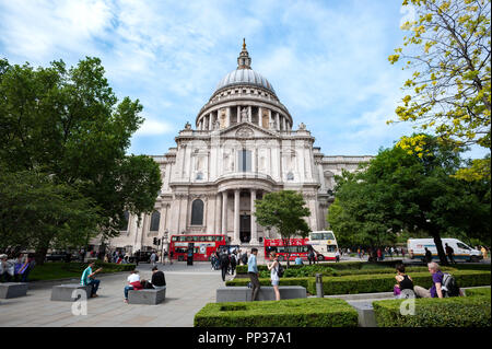 Außenseite Blick auf die St. Paul's Cathedral, London Stockfoto