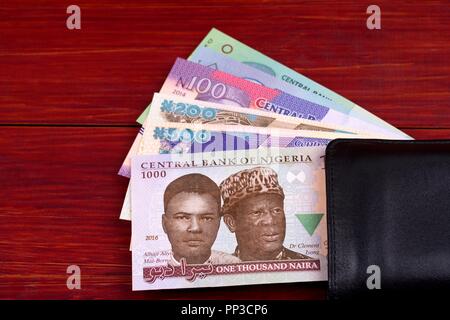 Nigerianischen Naira in der schwarzen Mappe Stockfoto