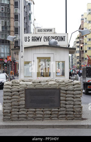 Allied checkpoint berühmten Checkpoint Charlie, Portrait eines Roten Armee Soldat Stockfoto