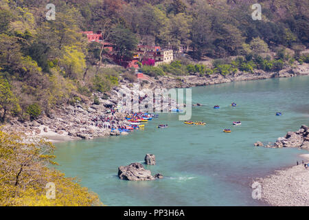 Rafting am Ganga Fluss während der Sommer in Rishikesh Stockfoto