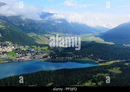 Anflugschneise Flughafen Samedan Oberengadin, Europas höchster Flughafen im Oberen Engadin in den Schweizer Alpen Stockfoto