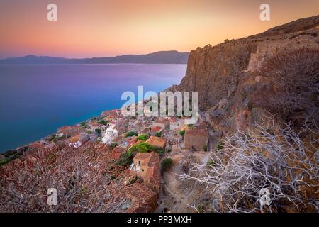 Die mittelalterliche "castletown' von Monemvasia, oft als "Die griechischen Gibraltar", Lakonien, Peloponnes, Griechenland Stockfoto