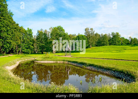 PETERHOF, St.-Petersburg, Russland - Juli 14, 2016: Gothic. Alexandria Park. Es ist das Schloss und der Park ensemble Stockfoto