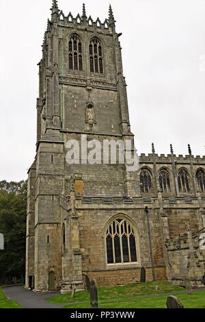 An einem bewölkten Tag genommen, die Alte schlichte Architektur der St. Mary's Kirche zu erfassen, im Tickhill, Doncaster. Stockfoto