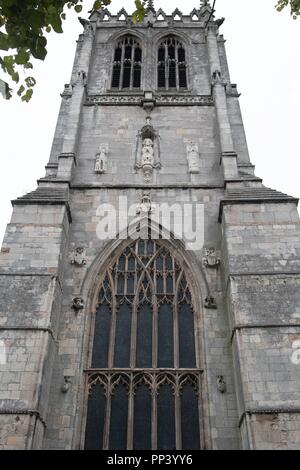An einem bewölkten Tag genommen, die Alte schlichte Architektur der St. Mary's Kirche zu erfassen, im Tickhill, Doncaster. Stockfoto