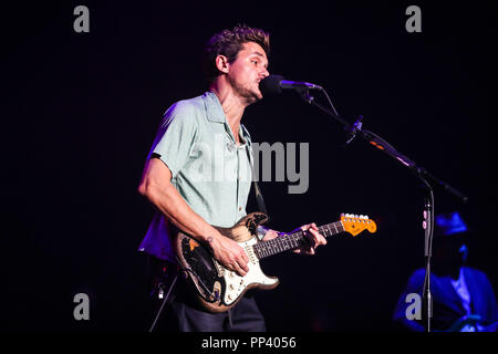 Musik Künstler JOHN MAYER führt in Nord-carolina als Teil seiner Tour 2017. John Clayton Mayer ist ein US-amerikanischer Sänger und Songwriter, Gitarrist und Musikproduzent. Stockfoto