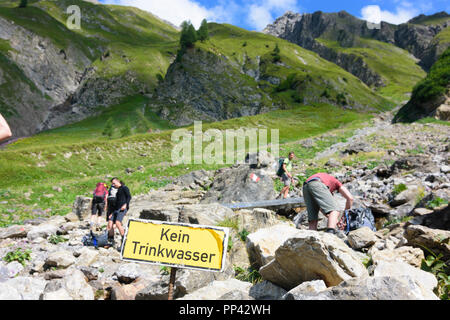 Lechtaler Alpen, Lechtaler Alpen: Schild "Kein Trinkwasser" im Stream, Region TirolWest, Tirol, Tirol, Österreich Stockfoto