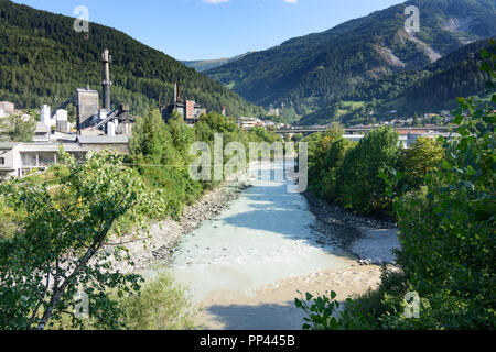 Landeck: Zusammenfluss des Flusses Sanna und Inn, Blick auf die Donau Chemie, Region TirolWest, Tirol, Tirol, Österreich Stockfoto