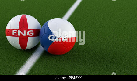 Tschechische Republik gegen England Fußball Match - Fußball-Bälle in der Tschechischen Republik und England national Farben auf einem Fußballfeld. Stockfoto