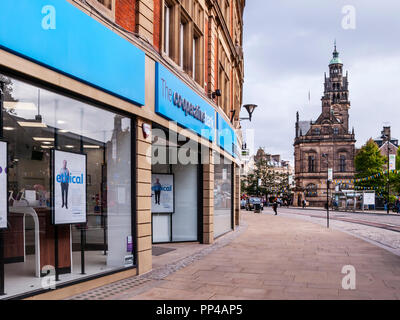 Die Co-operative Bank und Rathaus, Pinstone Street, Sheffield Stockfoto