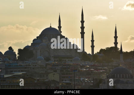 Süleymaniye Moschee wie die Sonne beginnt zu setzen, Istanbul, Türkei. Stockfoto