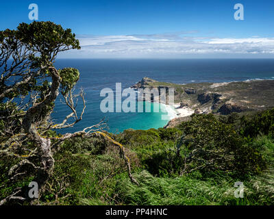 Das Kap der Guten Hoffnung, der süd-westlichen Punkt des afrikanischen Kontinents, dargestellt vom Cape Point Cape Point Nationalpark und zeigt Dias Bea Stockfoto