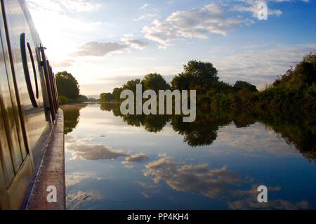 Morgen auf der Gloucester & Schärfe Canal Stockfoto