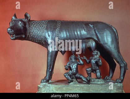 LOBA CAPITOLINA - BRONCE ETRUSCO - SIGLO V AC - ANTONIO POLLAIUOLO AÑADIO LOS GEMELOS EN EL SIGLO XVI - 114 X 75 Ctr. Lage: MUSEO CAPITOLINO. Rom. ITALIA. Stockfoto