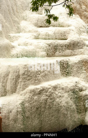 Frühjahr Thermalwasser von Bagni San Filippo im Val d'Orcia, Toskana, Italien Stockfoto