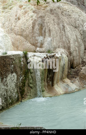 Frühjahr Thermalwasser von Bagni San Filippo im Val d'Orcia, Toskana, Italien Stockfoto