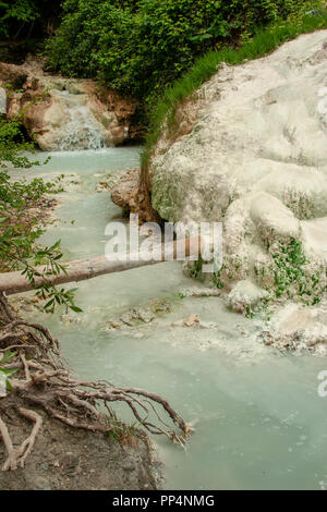 Frühjahr Thermalwasser von Bagni San Filippo im Val d'Orcia, Toskana, Italien Stockfoto