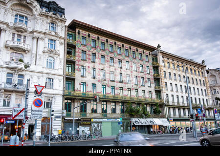 Fassade des Majolikahauses (Majolica) Haus Nr. 40 Linken Wienzeile (1899), Wien, Österreich. Architekt Otto Wagner Stockfoto