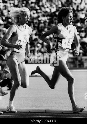 ZOLA BUDD Leichtathlet in Südafrika geboren konkurrieren für Großbritannien in Olympischen Sommer Spiel Los Angeles 1984 führt die 3000 m vor dem Ausführen Stockfoto