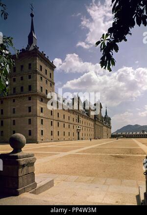 FACHADA PRINCIPAL - 1563-1586. Autor: HERRERA, JUAN DE. Lage: MONASTERIO - AUSSEN. SAN LORENZO DEL ESCORIAL. MADRID. Spanien. Stockfoto