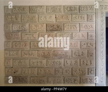 Las MEJORES DE LOS SILLARES DE LA ESCALERA PRINCIPAL DEL PALACIO ARZOBISPAL de Alcala de Henares - SIGLO XVI. Autor: COVARRUBIAS ALONSO. Lage: ERZBISCHOEFLISCHES PALAIS. Alcalá de Henares. MADRID. Spanien. Stockfoto