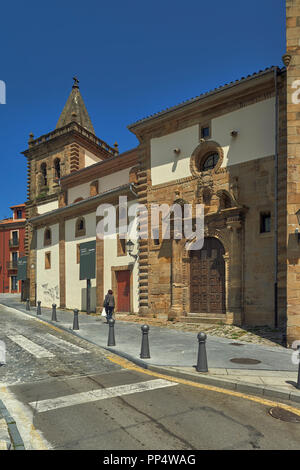 Stiftskirche von San Juan Bautista des Revillagigedo Palace in Gijón, Asturien, Spanien, Europa. Stockfoto