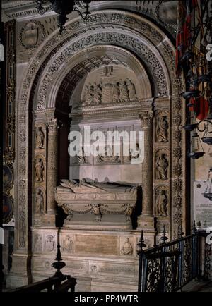 SEPULCRO DEL CARDENAL DIEGO Hurtado de Mendoza Y LARRAGA - SIGLO XVI-CAPILLA VIRGEN DE LA ANTIGUA. Autor: FANCELLI, Domenico. Lage: CATEDRAL - Interieur. Sevilla. Sevilla. Spanien. Stockfoto