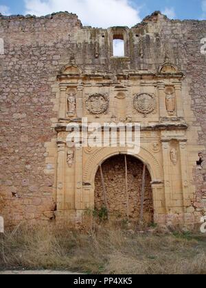 PORTADA DE LA IGLESIA DEL CONVENTO DE LOS DOMINICOS - SIGLO XVI-RENACIMIENTO ESPAÑOL. Lage: CONVENTO DE LOS DOMINICOS. VILLAESCUSA DE HARO. CUENCA. Spanien. Stockfoto