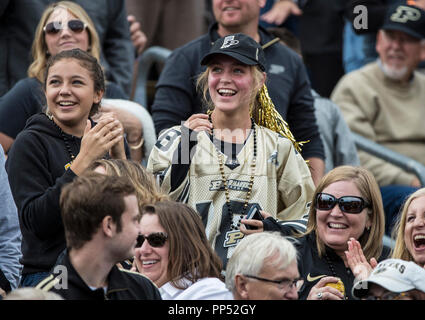 West Lafayette, Indiana, USA. 22 Sep, 2018. Purdue Ventilatoren während der NCAA Football Spiel Action zwischen dem Boston College Eagles und die Purdue Kesselschmiede an: Ross-Ade Stadium in West Lafayette, Indiana. Purdue besiegt Boston College 30-13. Johann Mersits/CSM/Alamy leben Nachrichten Stockfoto