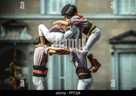 Barcelona, Spanien. 23 September, 2018: Die "inyons de Terrassa" einer Ihrer menschlichen Türme bauen in der Stadt Barcelona Feiertag 'La Merce" Credit: Matthias Oesterle/Alamy leben Nachrichten Stockfoto