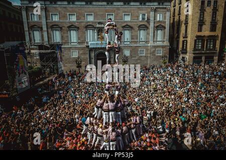 Barcelona, Spanien. 23 September, 2018: Die "inyons de Terrassa" einer Ihrer menschlichen Türme bauen in der Stadt Barcelona Feiertag 'La Merce" Credit: Matthias Oesterle/Alamy leben Nachrichten Stockfoto