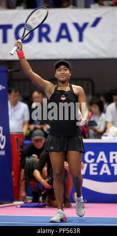 Tokio, Japan. 22 Sep, 2018. US Open Champion Naomi Osaka Japan reagiert auf Publikum, nachdem sie besiegt Camila Giorgi von Italien im Halbfinale der Toray Pan Pacific Open Tennisturnier in Tokio am Samstag, 22. September 2018. Osaka besiegt Giorgi 6-2, 6-3. Credit: Yoshio Tsunoda/LBA/Alamy leben Nachrichten Stockfoto